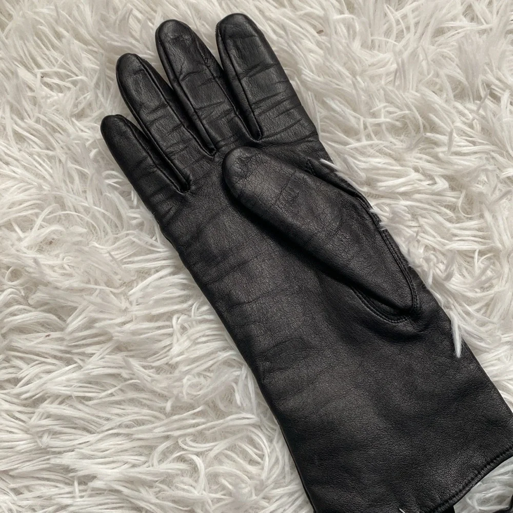 Vintage black ladies driving gloves